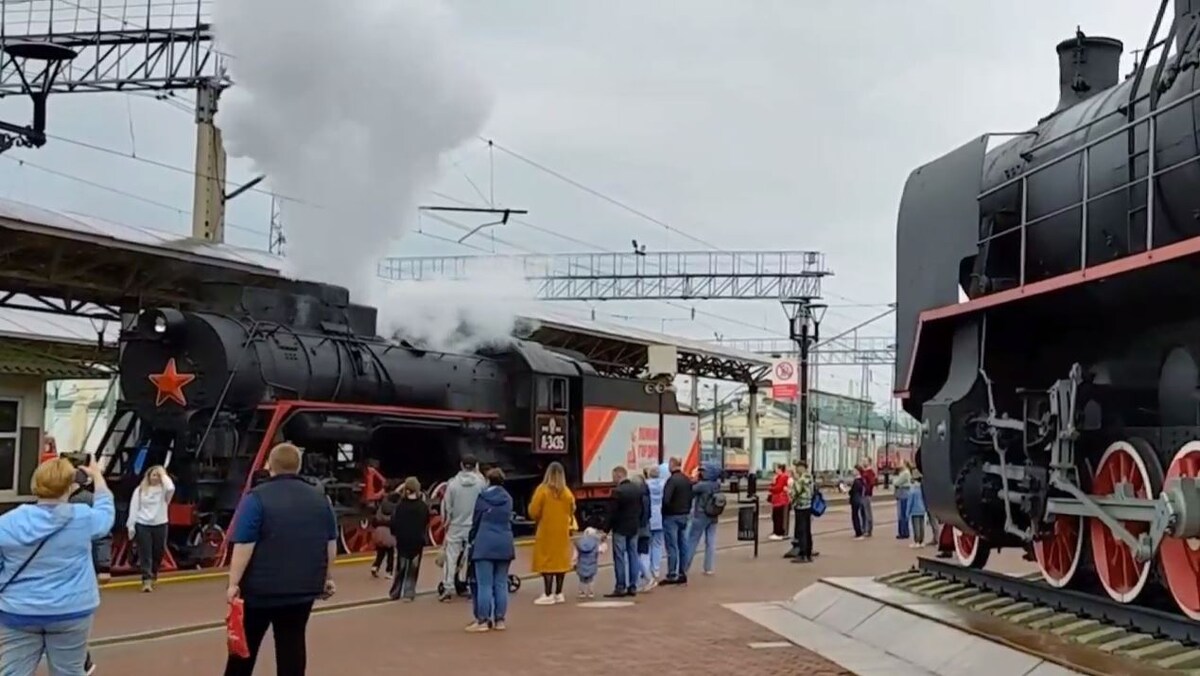     Два легендарных паровоза дали «Гудок Победы» в Красноярске