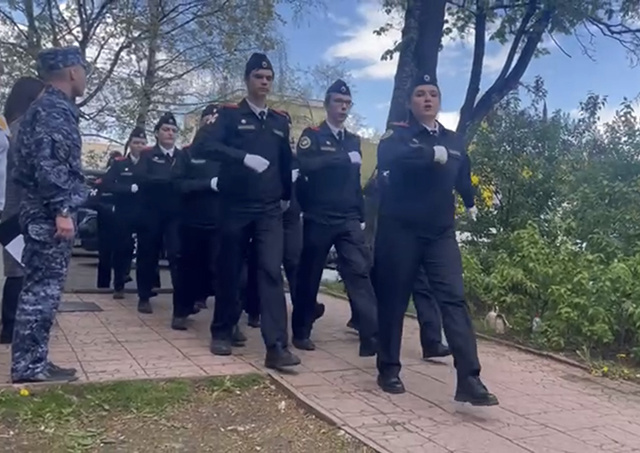 В Твери росгвардейцы и кадеты приняли участие в открытии мемориальной доски герою