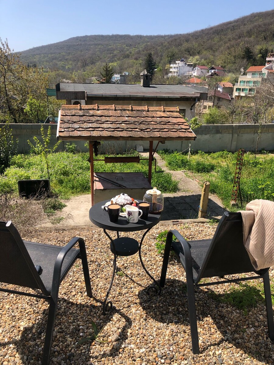 Пасхальный завтрак в моем заросшем саду