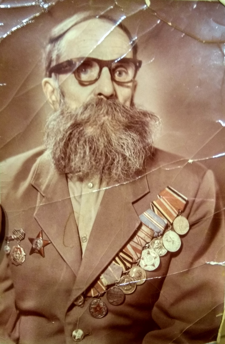 Николай Панцофьевич с медалями