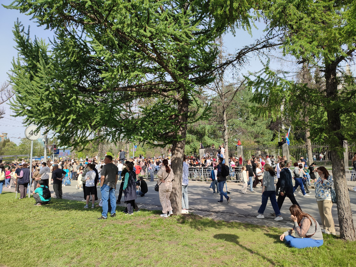 Народ занял все места и на земле и почти на небе ☺️