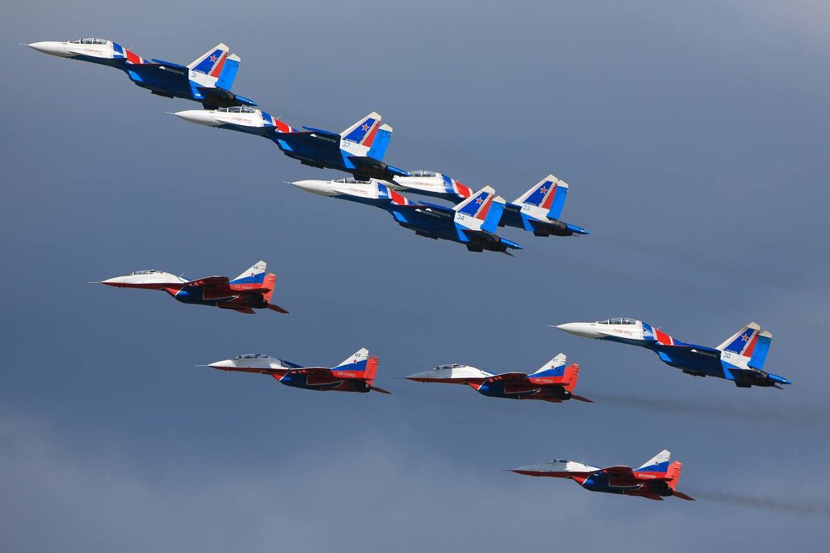   Истребители Су-30СМ и МиГ-29 исполнили «Кубинский бриллиант»