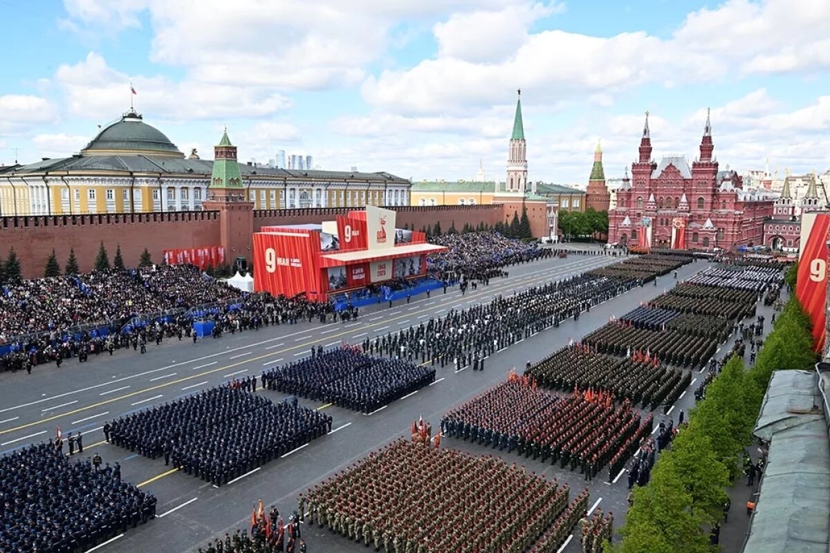    По Красной площади прошли 183 единицы боевой техники разных эпох