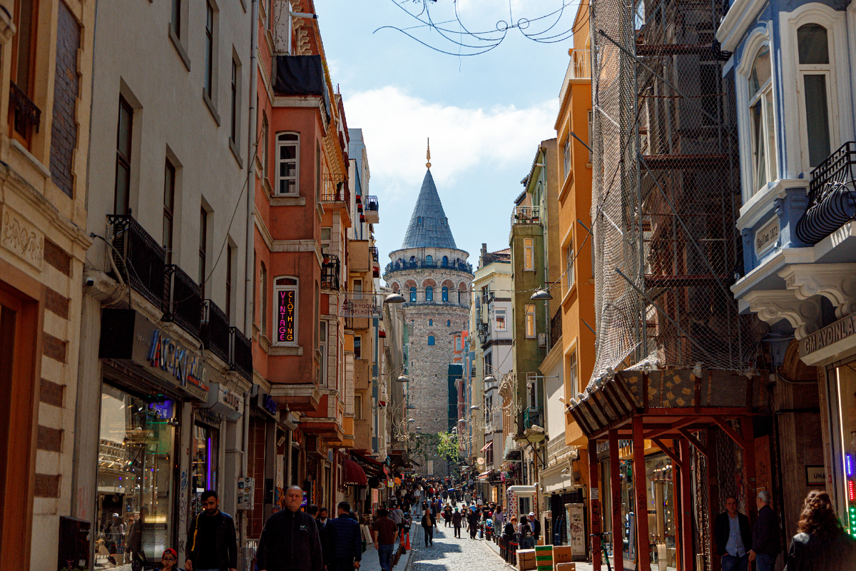 Турция, которая вдохновляет и манит: от шумного, яркого Стамбула до тихих уголков у моря. Просто смотрите и выбирайте своё идеальное «хочу туда».