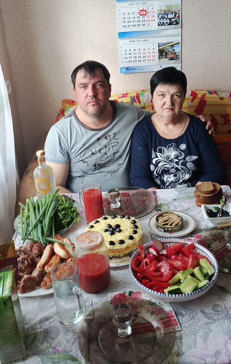 С сыночком за столом