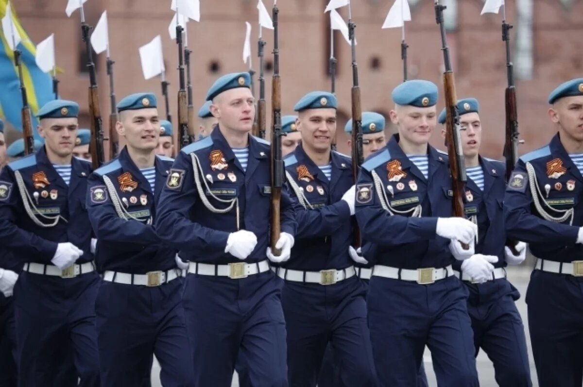    Военный парад прошёл на площади Ленина в Туле 9 мая