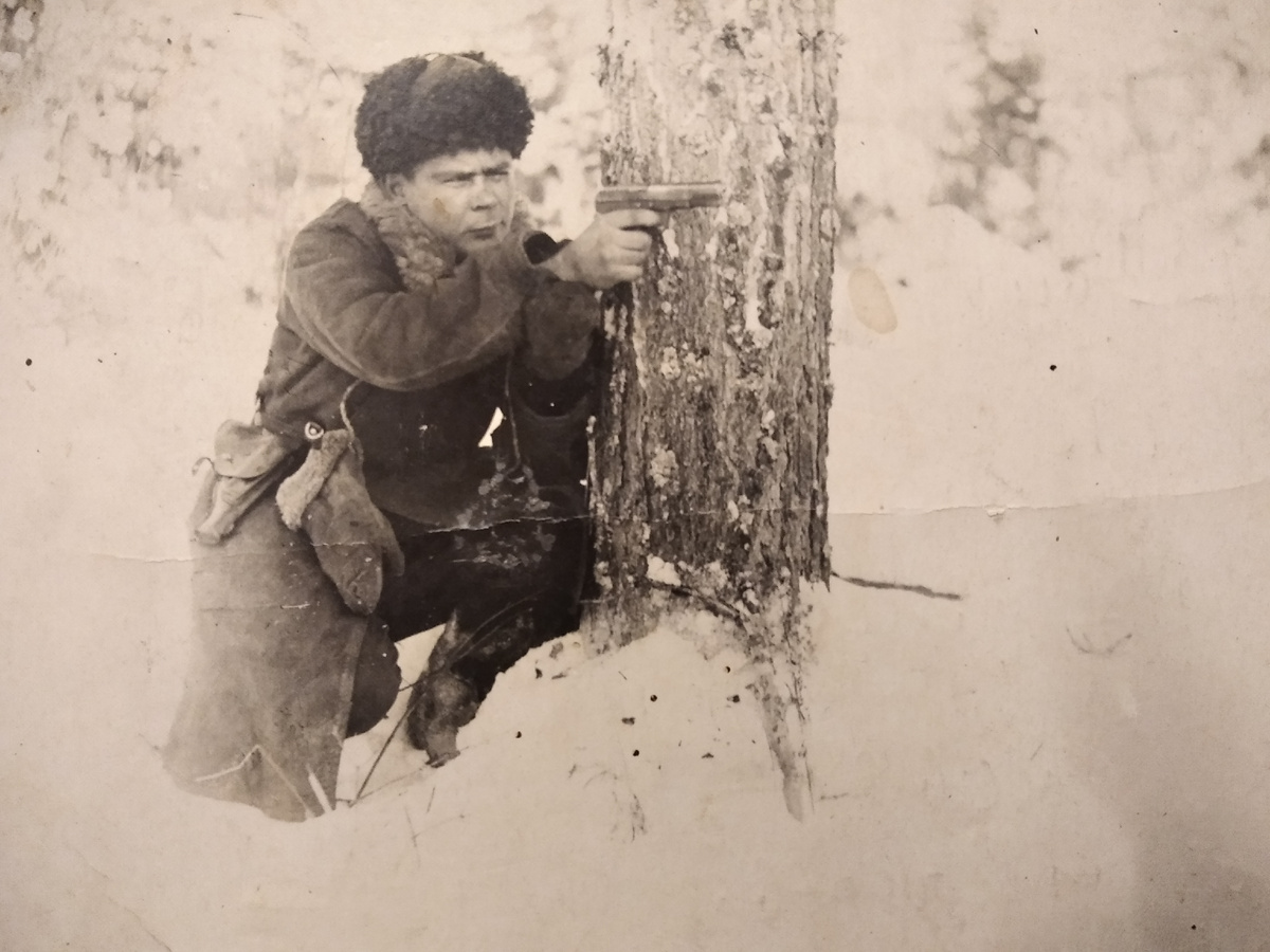 Это мой дедушка. Погиб в 1944-ом