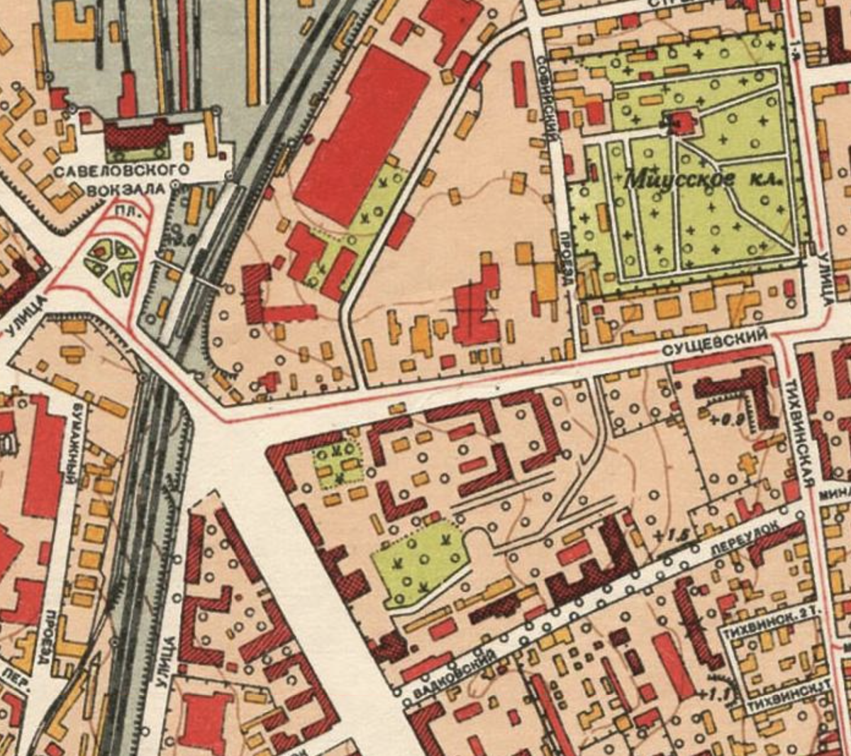 Так здания выглядели на карте Москвы 1952 года. То есть они не были соединены между собой. С сайта www.retromap.ru.