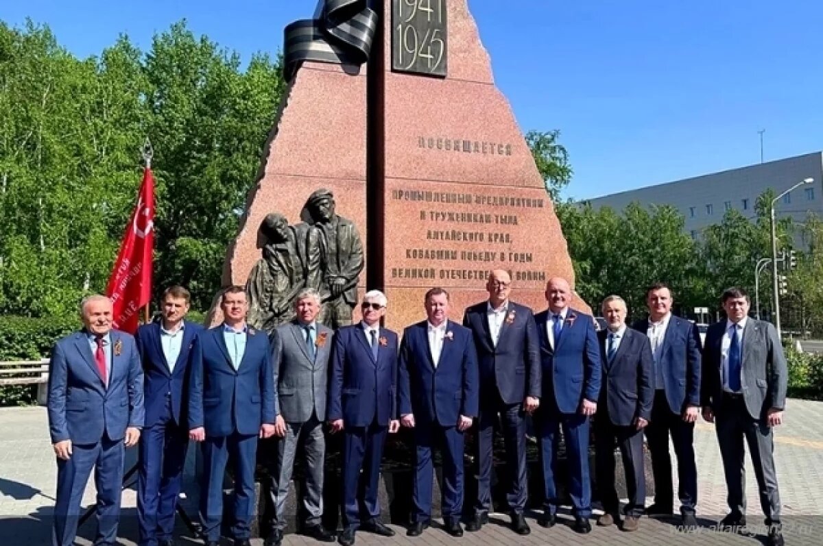    В Барнауле почтили память работавших на заводах тружеников тыла