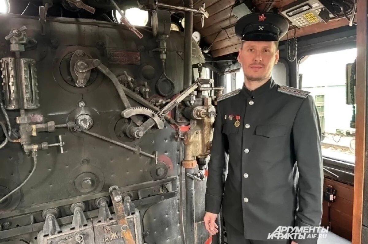    Пермякам показали, что внутри локомотива Поезда Победы «Молотов»