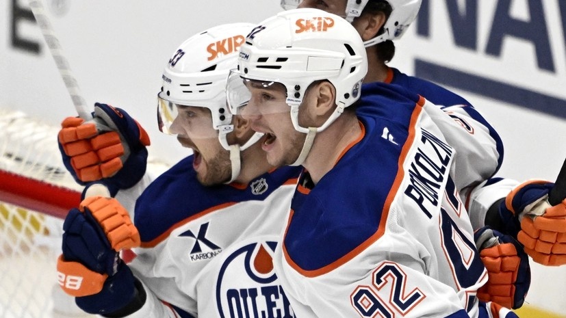     Хоккеисты «Эдмонтона» Виктор Арвидссон и Василий Подколзин Gettyimages.ru MediaNews Group/Pasadena Star-News via Getty Images / Contributor