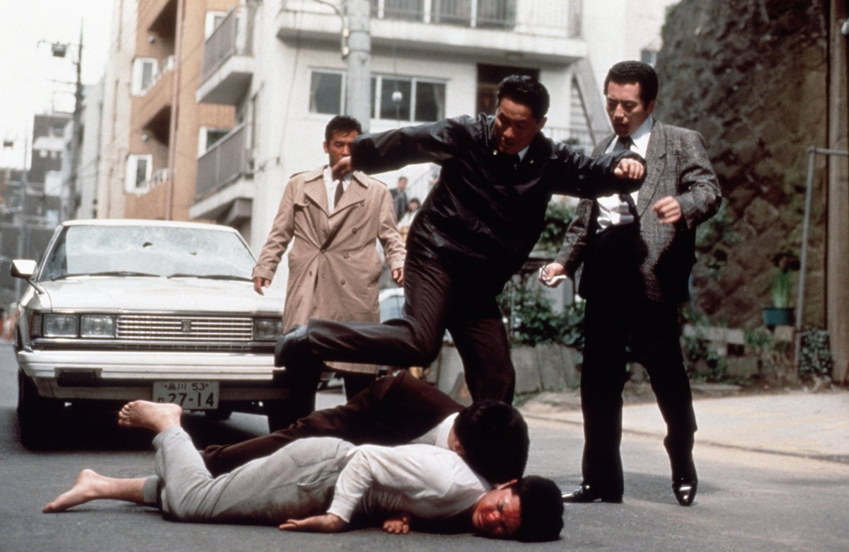 Левой ногой растираем левый окурок, правой ногой растираем правый окурок, ии-и-и-и.....