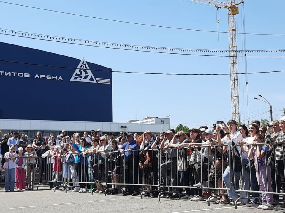    День Победы в Барнауле. Площадь Сахарова. Источник: barnaul.org