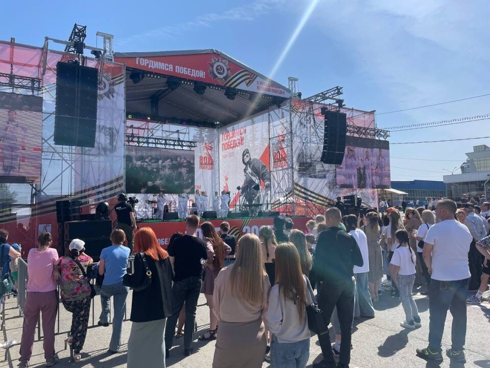    День Победы в Барнауле. Площадь Сахарова. Источник: "Толк"