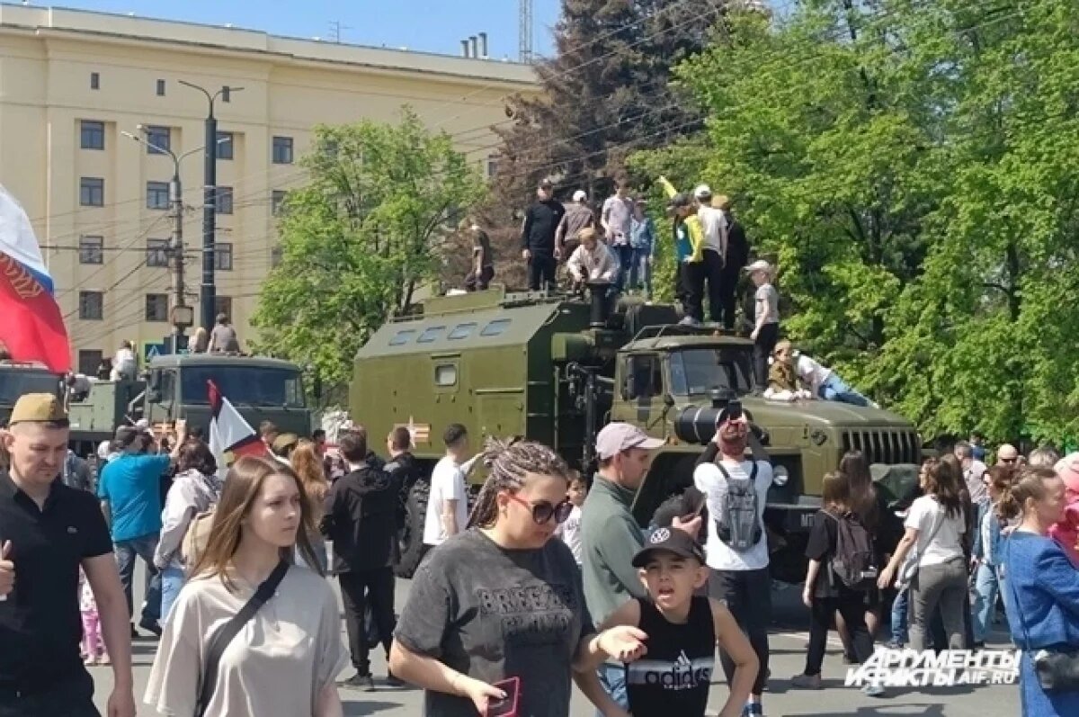    Челябинцы и гости города активно празднуют День Победы