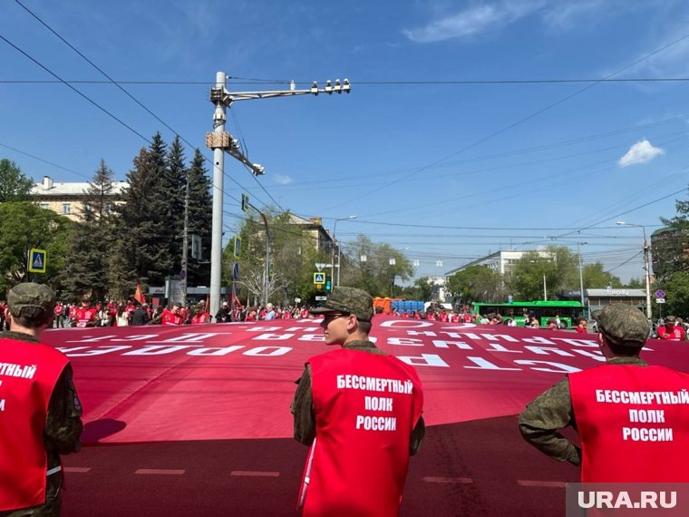 Бессмертный полк идет по Челябинску, 9 мая 2025 года
Фото:Анна Журавлева © URA.RU