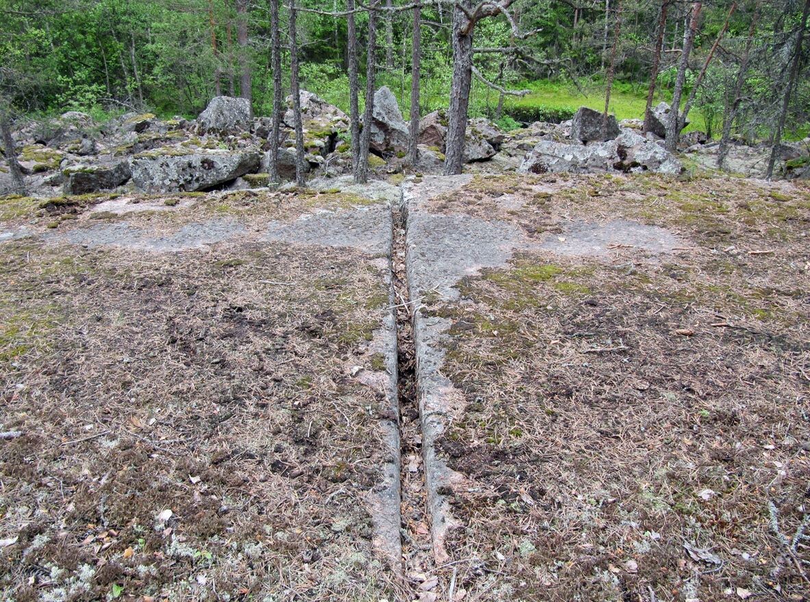 Канавка, оставшаяся от неудачной попытки вырезать блок в Питерлаксе