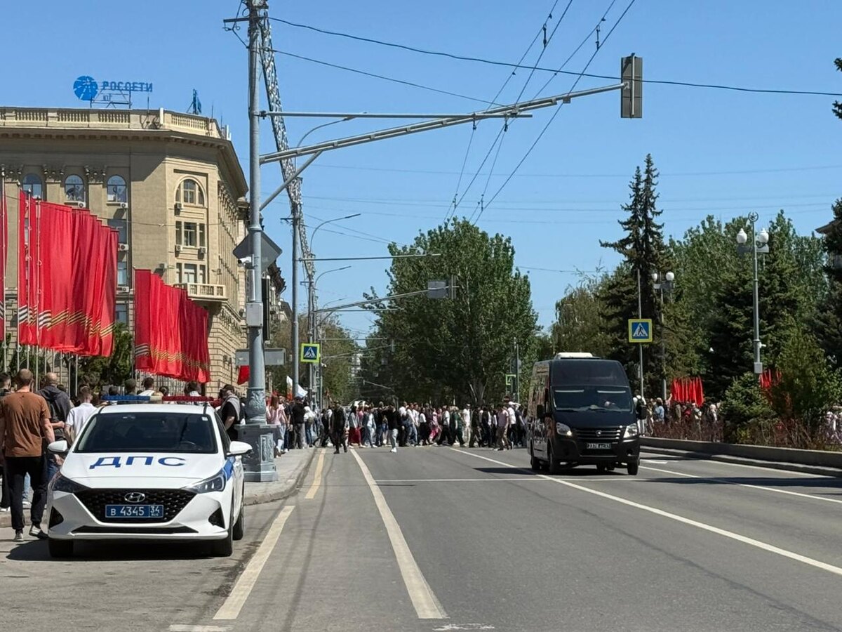 За порядком на дорогах усердно следят полицейские.📷
