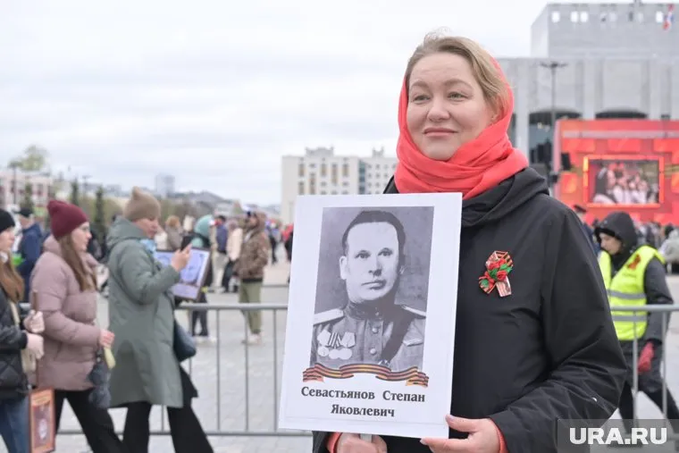 Лилия Ширяева - постоянный участник акции «Бессмертный полк»
Фото: Руслан Яроцкий © URA.RU