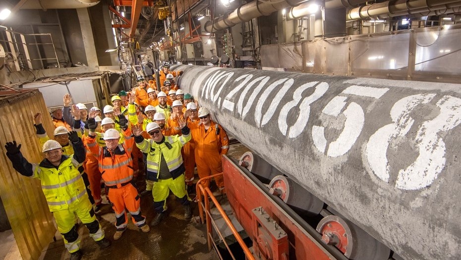    Специалисты трубоукладочной баржи "Фортуна" после сварки последней трубы второй нитки газопровода "Северный поток — 2", архивное фото для иллюстрации. Автор фото: Axel Schmidt / Nord Stream 2 / ТАСС