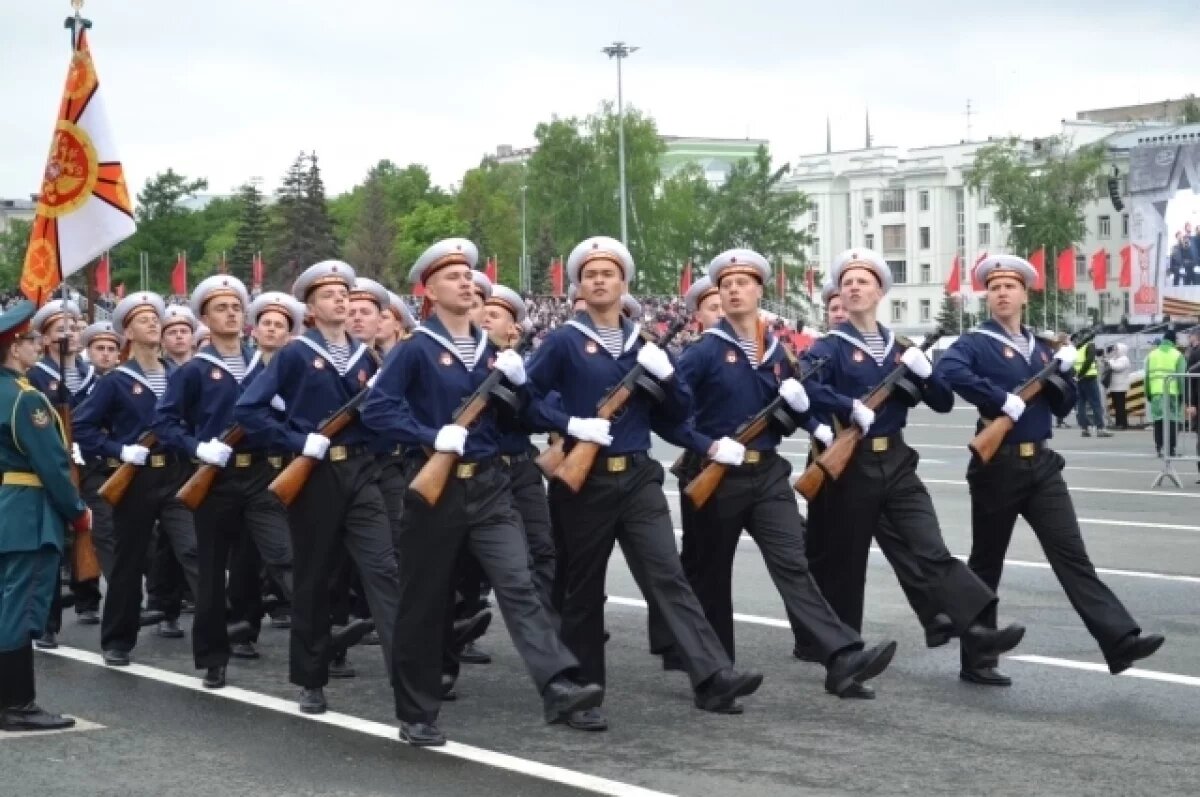   В Самаре на центральной площади состоялся Парад Победы