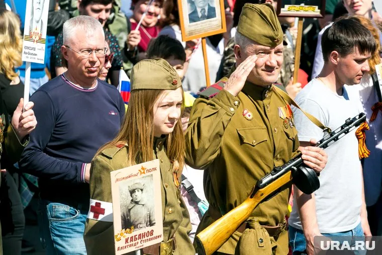 Герои СВО приняли участие в шествии «Бессмертного полка»
Фото: Денис Моргунов © URA.RU