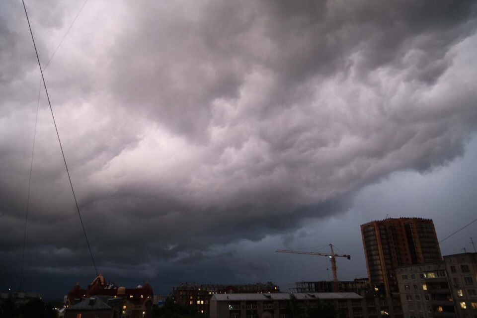    Мощная гроза в Барнауле. Источник: Олег Укладов