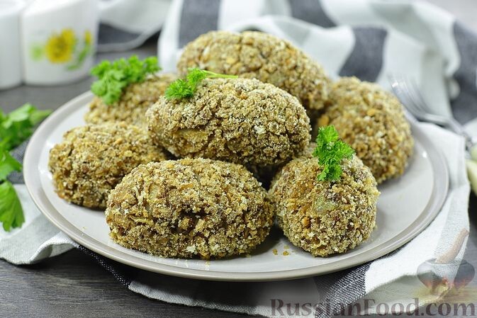 крупа гречневая, капуста белокочанная, лук репчатый, яйца, мука, панировочные сухари, соль, перец чёрный молотый, масло растительное