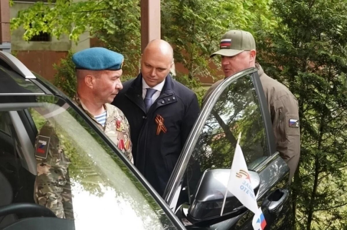    В Калининграде ветеранам СВО вручили автомобили с ручным управлением