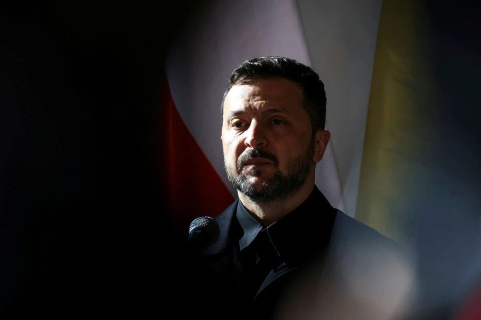    Красная звезда и ракета с надписью «Слава России»: россияне засыпали Зеленского «поздравлениями» с Днем Победы REUTERS