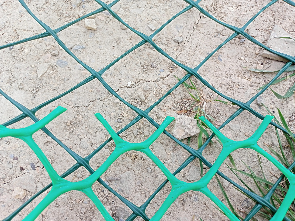 Новая сетка более темная, на ней лежит моя старая посветлее для сравнения