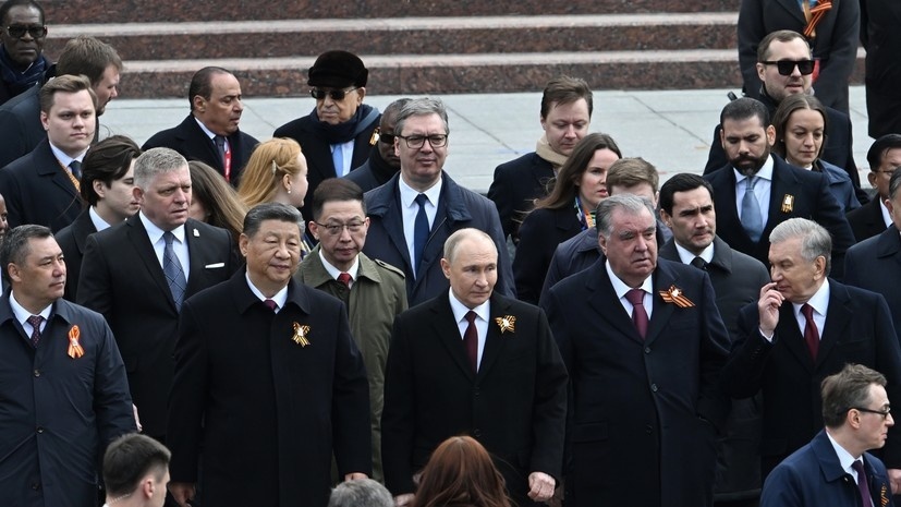 Мировые лидеры изолируют лидера России на параде победы на Красной Площади