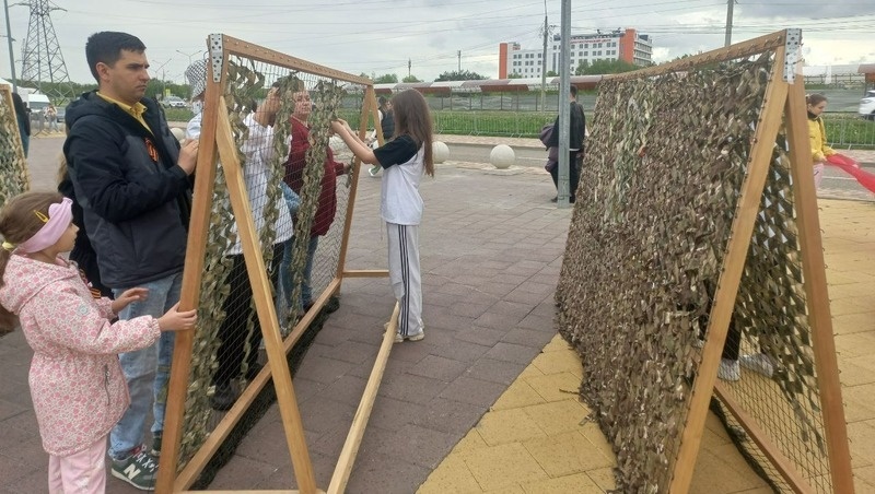    Ставропольцы плетут сети для бойцов СВО Фото: Мария Королёва / / ИА «Победа26»