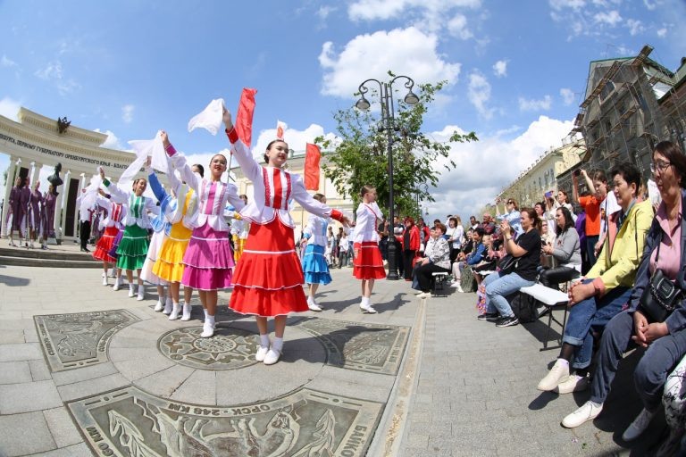    На главной улице Оренбурга проходит акция «Помним. Гордимся. Чтим» Оренбуржье