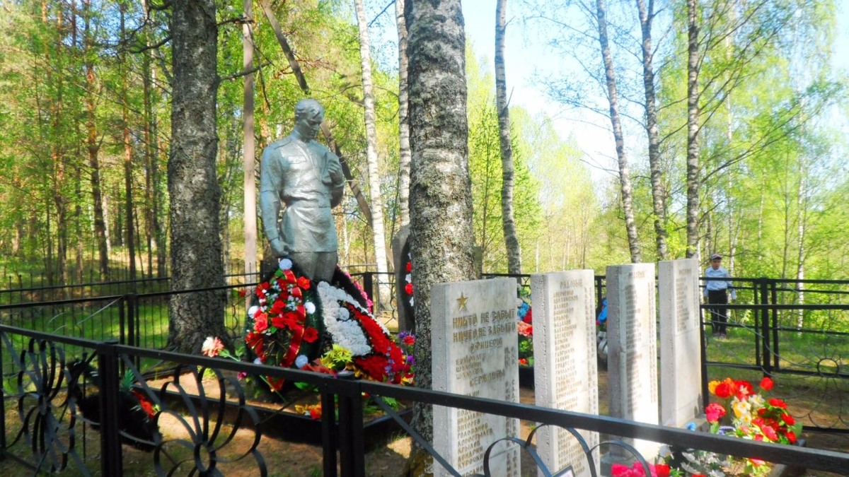 Братская могила в деревне Чёрный ручей