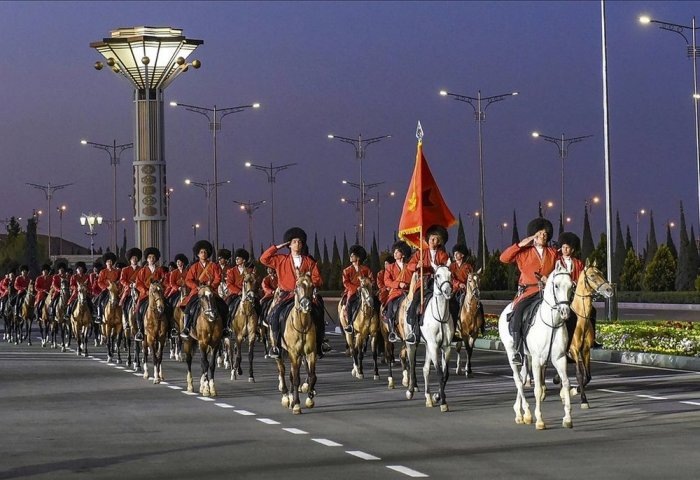 Военный парад, посвящённый 75-й годовщины Победы в Великой Отечественной войне 1941-1945 годов, 9 мая, 2020 г., Ашхабад, Туркменистан (Фото: milligosun.gov.tm)