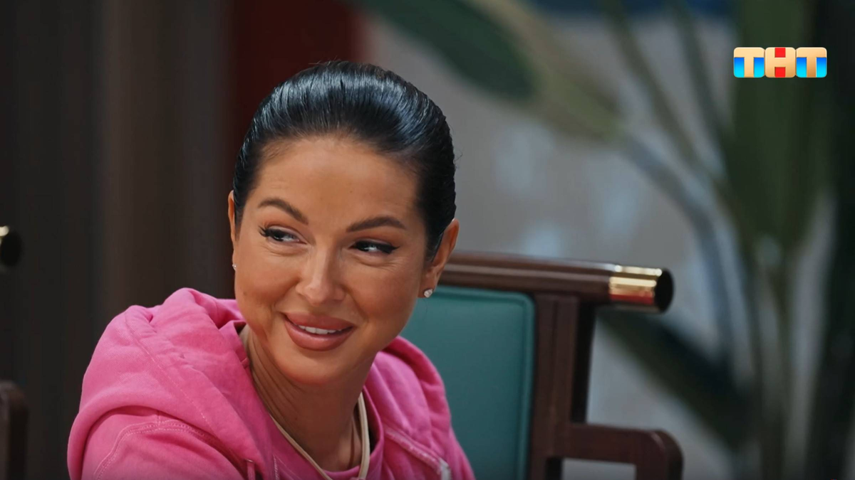 Кадр из шоу "Сокровища императора"/ ТНТ
