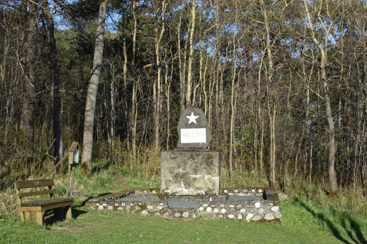 Памятник советским и югославским военнопленным, погибшим в Тронхейме. Сент-Хансхауген (St.Hanshaugen), Тронхейм 