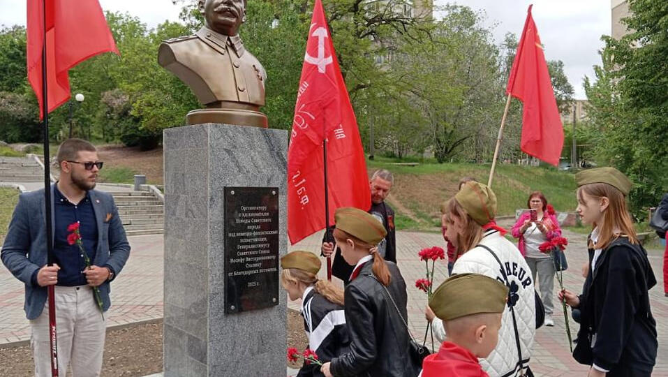 В Мелитополе открыли бюст Сталину