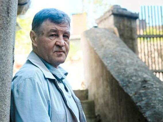 Сухов Евгений Евгеньевич Сухов, род. 5 июля 1959 года в г. Потсдаме (Германия) – писатель, кандидат наук, доцент, преподаватель Казанского государственного университета