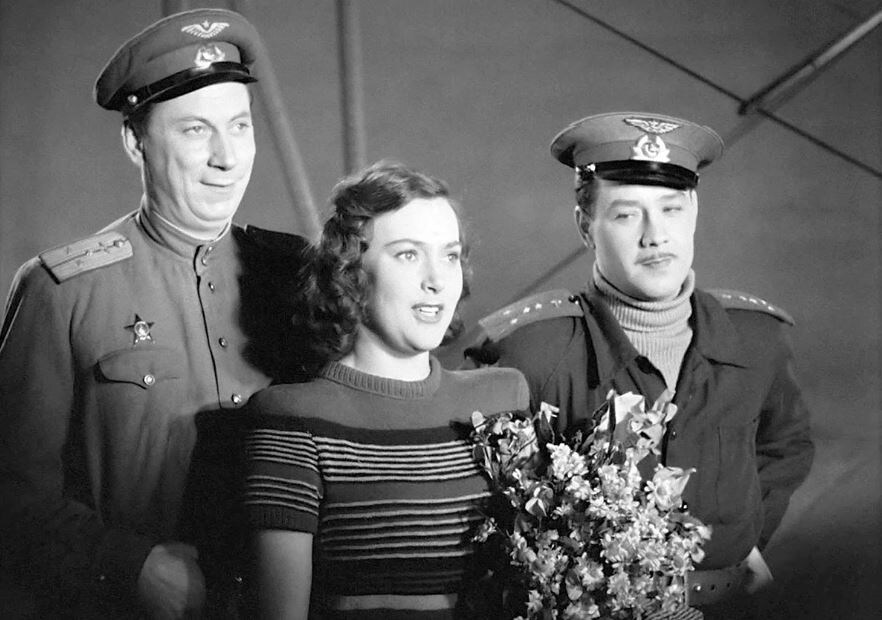 Кадр из фильма «Небесный тихоход» 1945