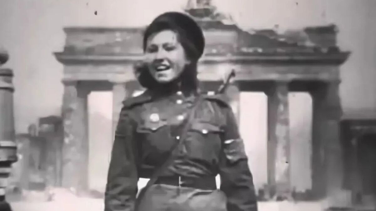 Лидия Спивак, "Хозяйка Бранденбургских ворот". Берлин, май 1945 года