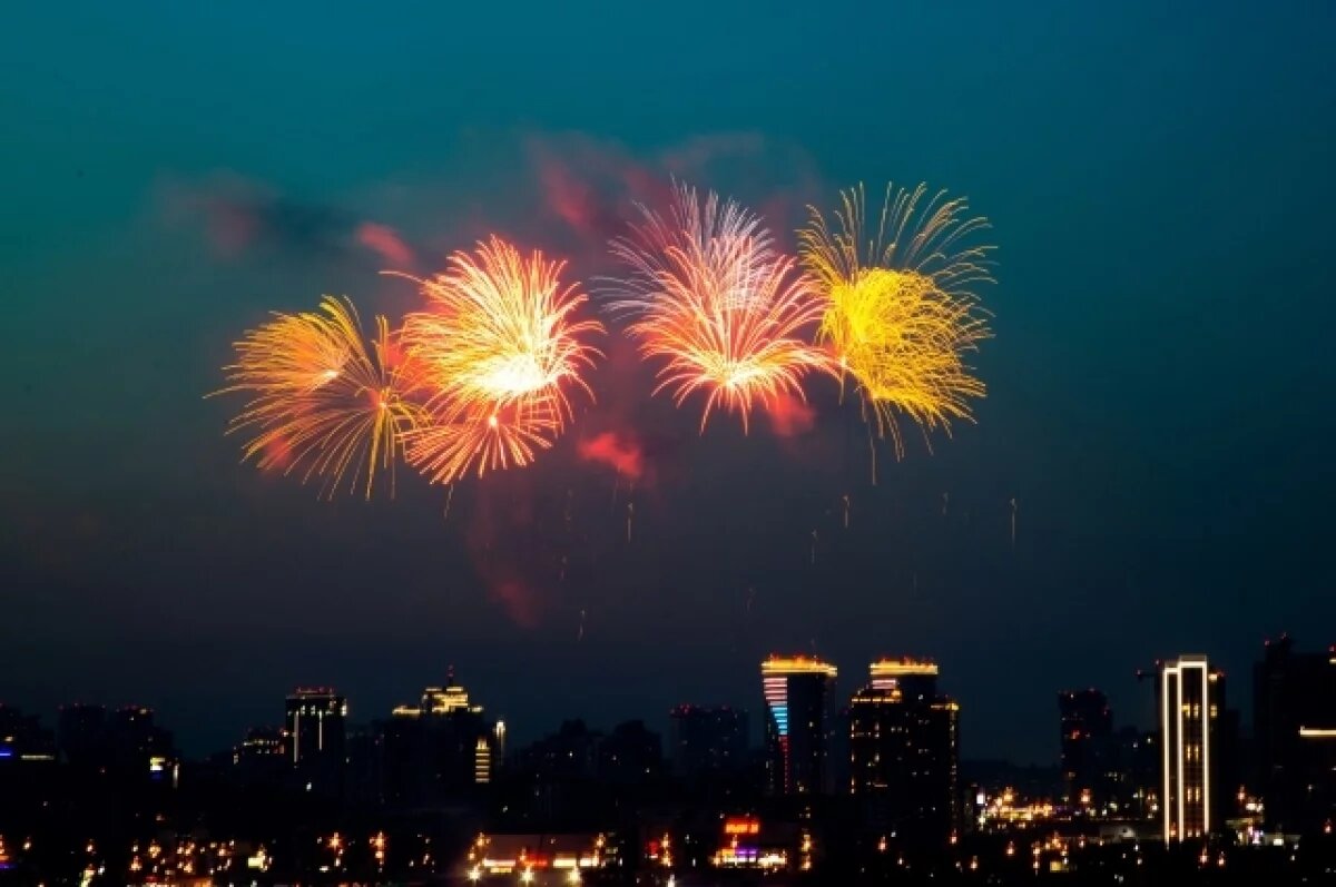    Салют на День Победы в Новосибирске 9 мая 2025 года: онлайн-трансляция