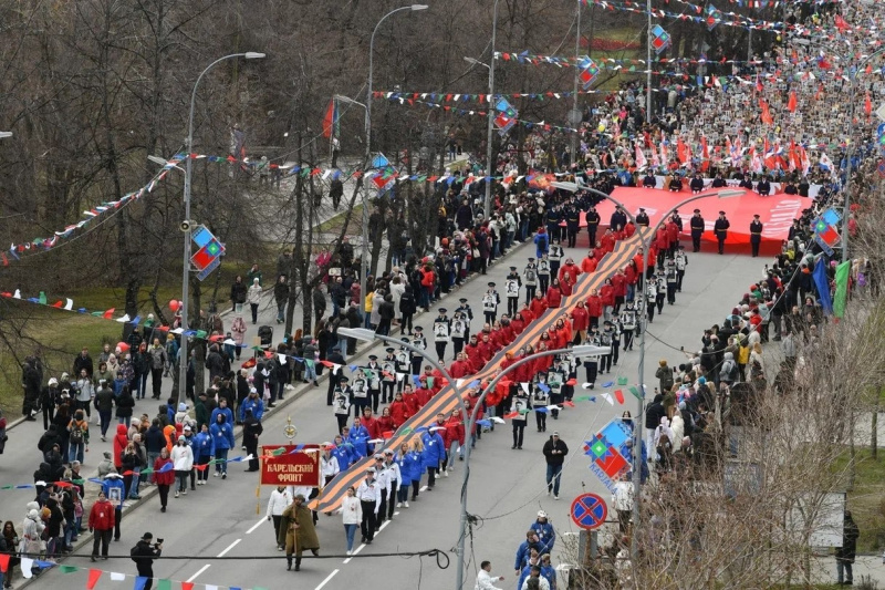    Более 55 тысяч человек участвовали в шествии "Бессмертного полка" в Петрозаводске Артур Парфенчиков / ВК