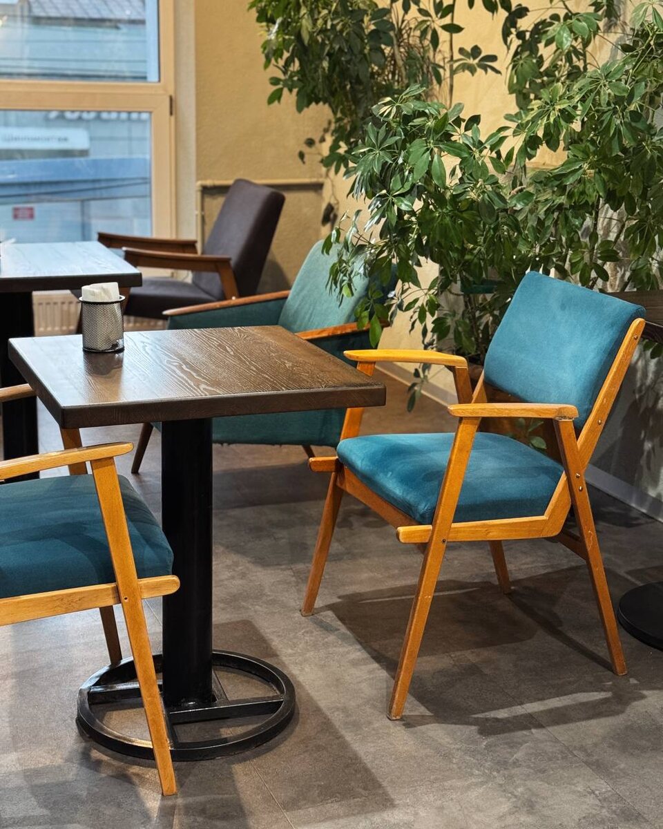 Частичка интерьера кофейни на втором этаже