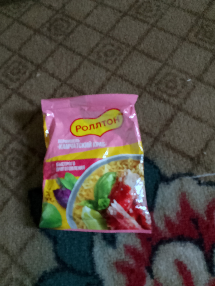 Кстати напишите в комментариях как вы любите есть ролтон в сухую или заваренный я и так и так люблю и напишите какой ваш любимый вкус