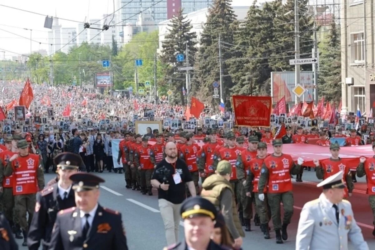    В Челябинске в шествии Бессмертного полка участвовали 200 тысяч человек