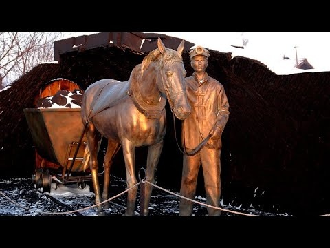 Если правильно поняла, то памятник коногону стоит в Горловке. Из Яндекс картинок для иллюстрации 