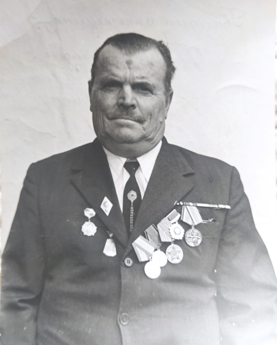 Дед по маме