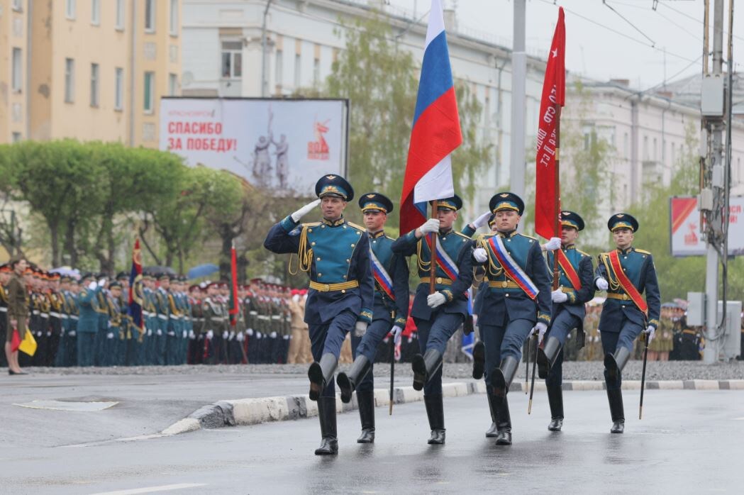     Торжественное шествие в честь Дня Победы прошло в Красноярске: как это было